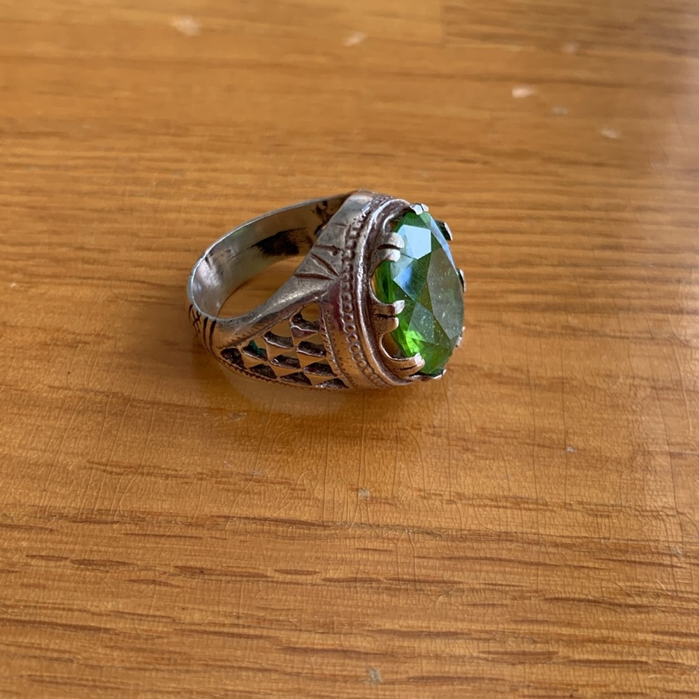 PERIDOT ring - Picture 8 of 10